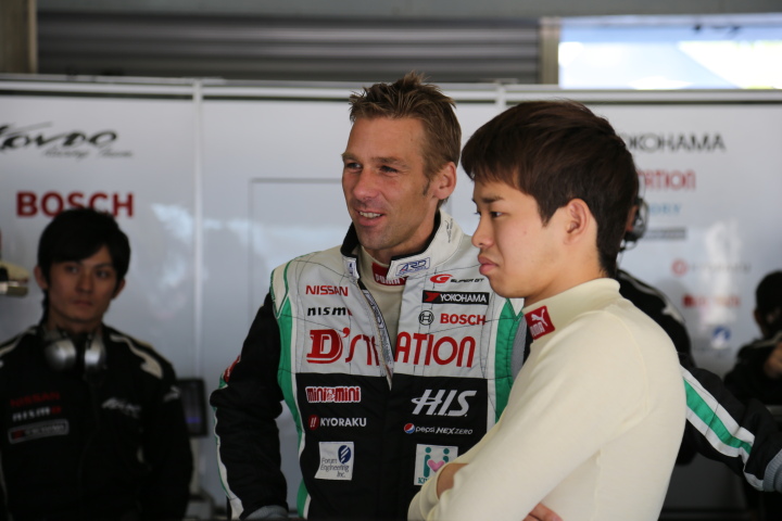 ノックアウト予選Q1: ミハエル・クルム／佐々木大樹組（GT500:D'station ADVAN GT-R）