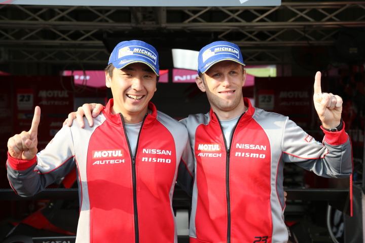 キッズウォーク: 松田次生／ロニー・クインタレッリ組（GT500:MOTUL AUTECH GT-R）