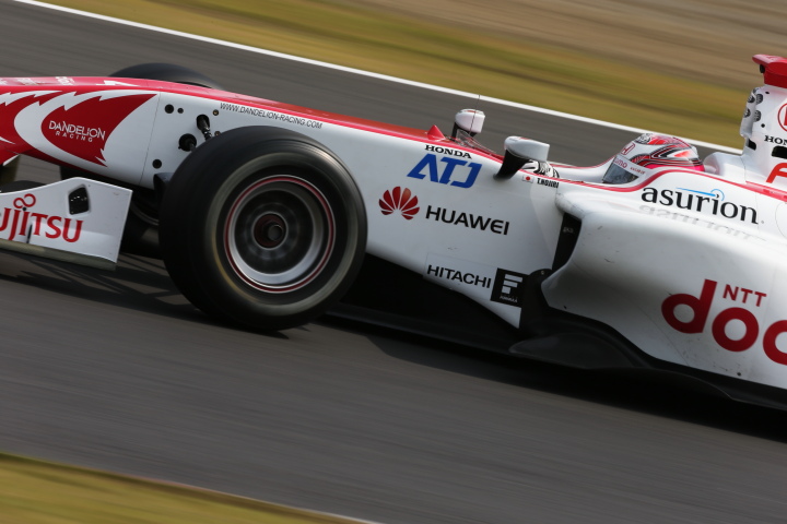 フリー走行1回目: 野尻智紀（DOCOMO DANDELION M40T SF14）