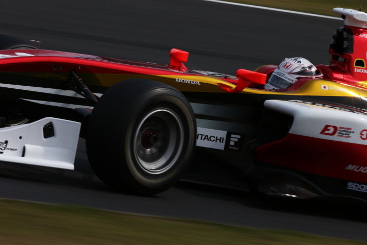 フリー走行1回目: 中山友貴（TEAM 無限 SF14）