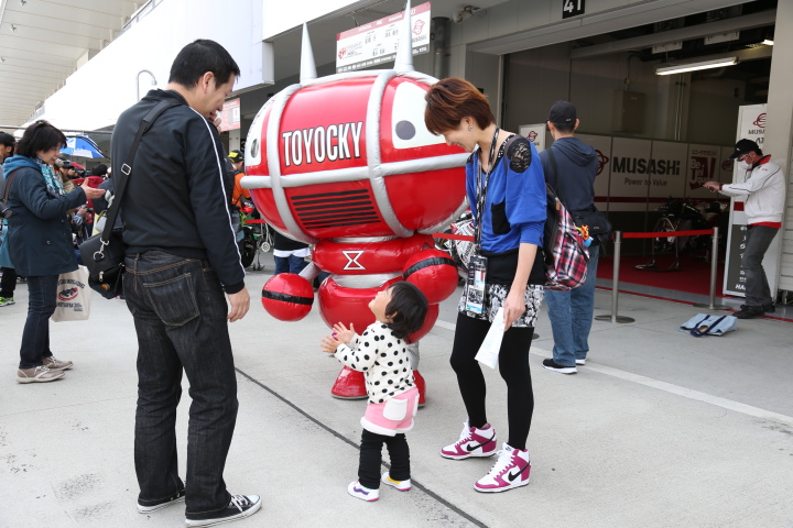 ピットウォーク: 豊田市のゆるきゃら「トヨッキー」