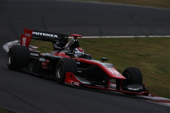 フリー走行2回目: ジョアオ・パオロ・デ・オリベイラ（Lenovo TEAM IMPUL SF14）