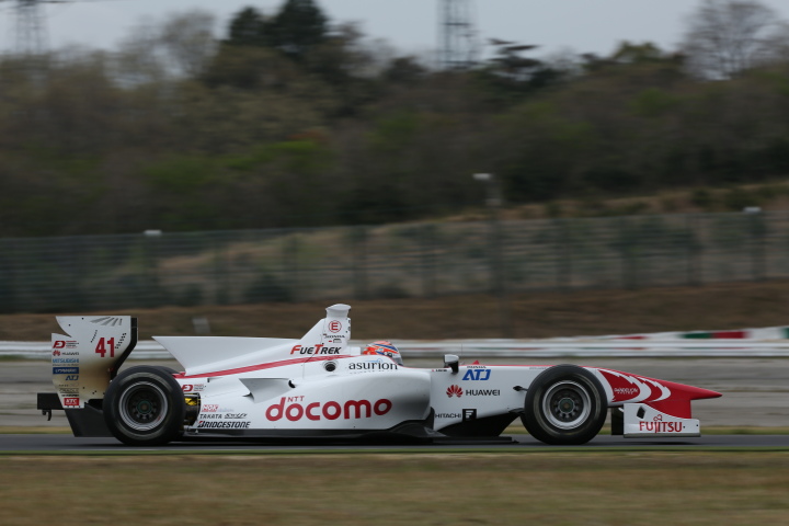 フリー走行2回目: 武藤英紀（DOCOMO DANDELION M41Y SF14）
