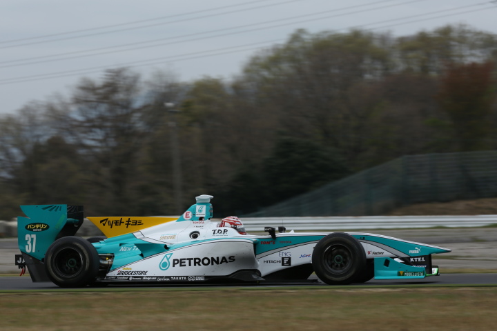 フリー走行2回目: 中嶋一貴（PETRONAS TOM’S SF14）