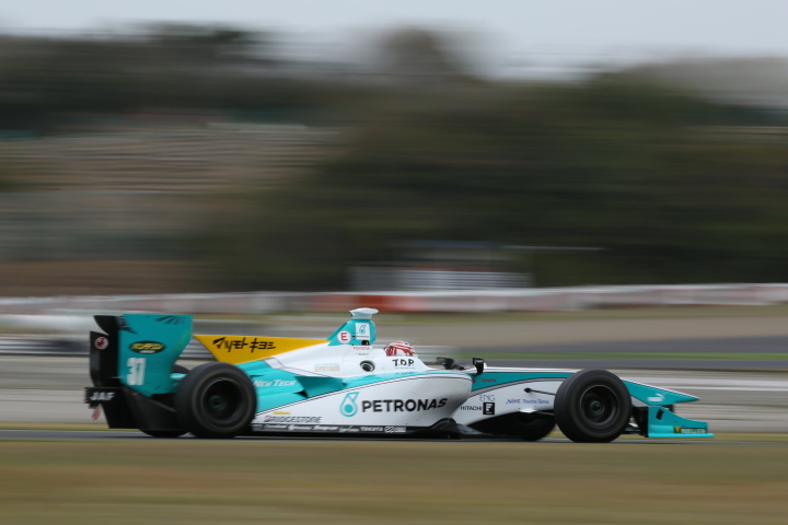フリー走行2回目: 中嶋一貴（PETRONAS TOM’S SF14）