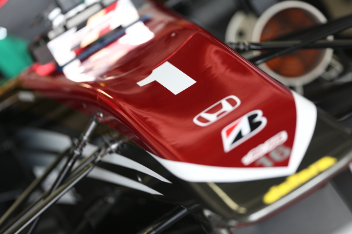 ピットウォーク: 山本尚貴（TEAM 無限 SF14）