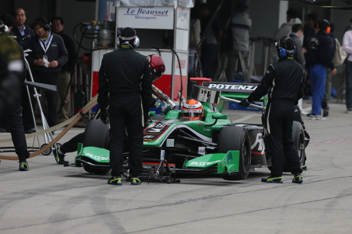 ウォームアップ: ジェームス・ロシター（フジ・コーポレーション KONDO SF14）