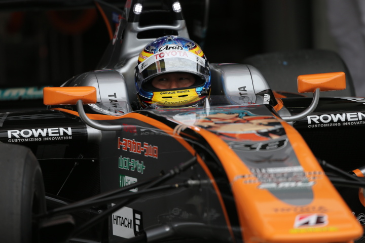 ウォームアップ: 石浦宏明（P.MU/CERUMO・INGING SF14）