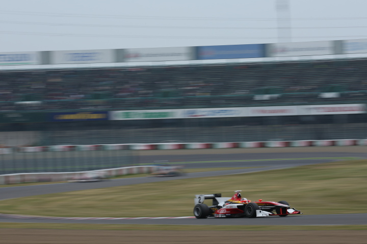 決勝レース: 中山友貴（TEAM 無限 SF14）