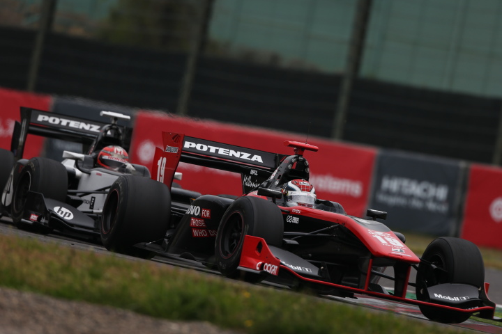 決勝レース: ヴィタントニオ・リウッツィ vs ジョアオ・パオロ・デ・オリベイラ