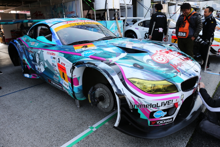 オープンピット: 谷口信輝／片岡龍也組（GT300:グッドスマイル 初音ミク Z4）