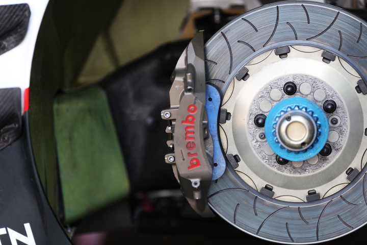 オープンピット: ディスクブレーキ