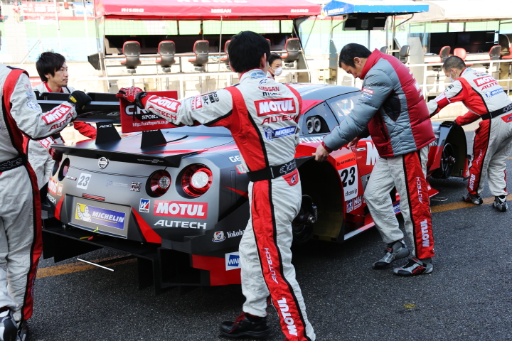 オープンピット: 松田次生／ロニー・クインタレッリ組（GT500:MOTUL AUTECH GT-R）