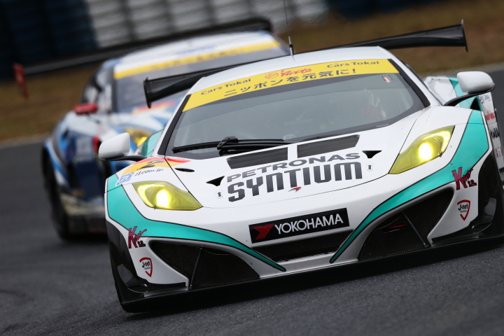 公式練習: 高橋一穂／加藤寛規組（GT300:シンティアム・アップル・MP4-12C）