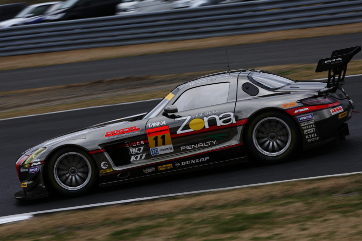 公式練習: 平中克幸／ビヨン・ビルドハイム組（GT300:GAINER DIXCEL SLS）