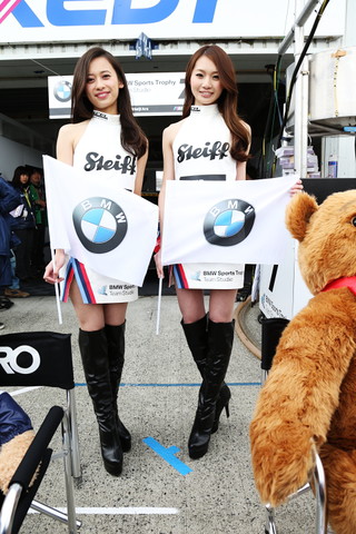 ピットウォーク: レースクイーン