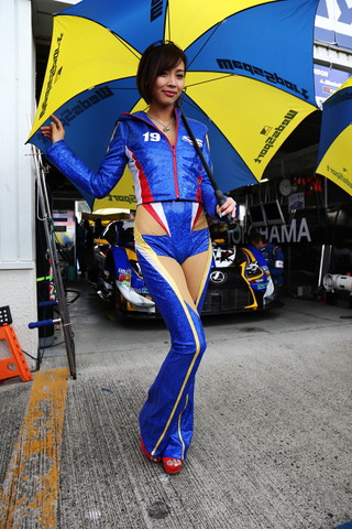 ピットウォーク: レースクイーン