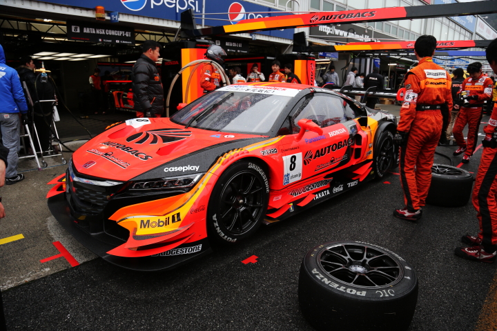 GTキッズウォーク: ヴィンタントニオ・リウッツィ／松浦孝亮組（GT500:ARTA NSX CONCEPT-GT）