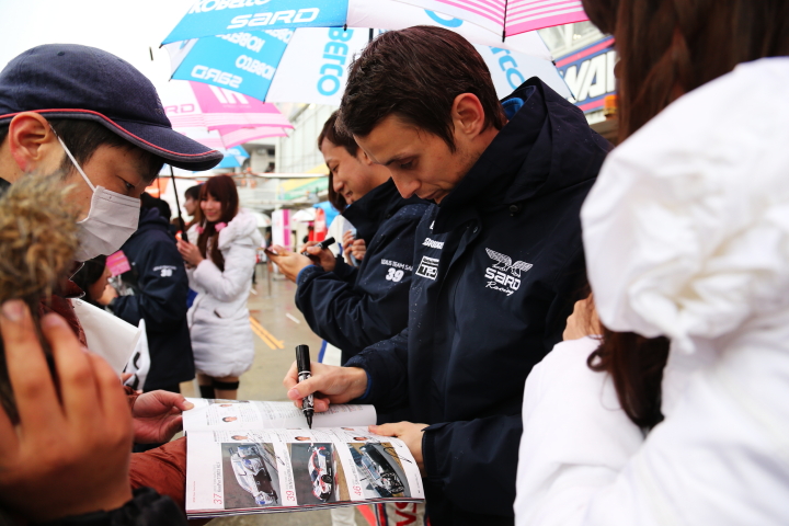 GTキッズウォーク: オリバー・ジャービス（GT500:DENSO KOBELCO SARD RC F）