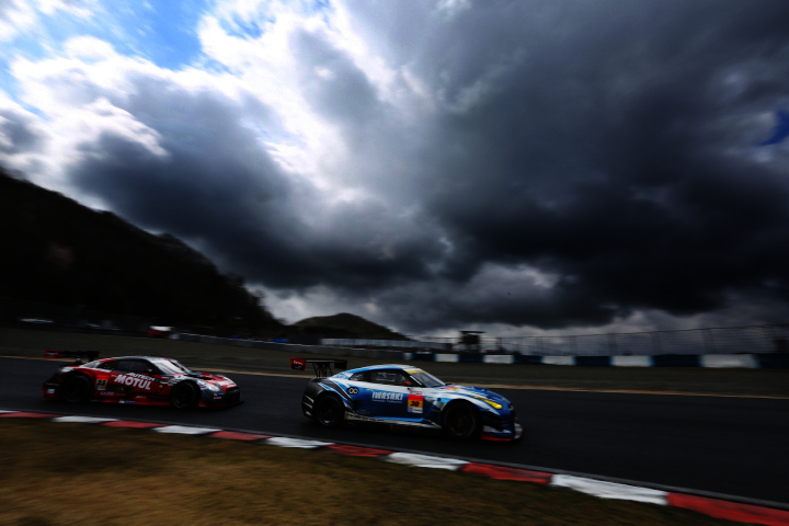 サーキットサファリ: 岩崎祐貴／影山正美組（GT300:IWASAKI apr GT-R）