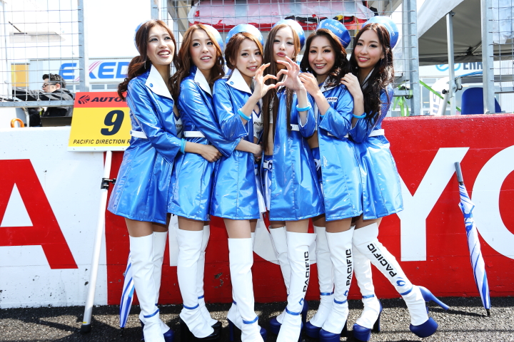 ピットウォーク: レースクイーン