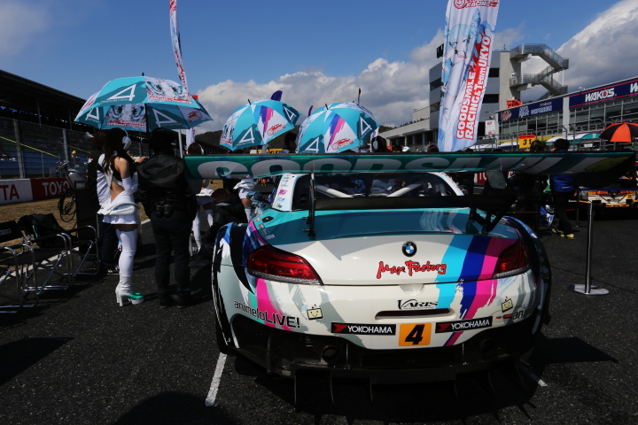 スターティンググリッド: 谷口信輝／片岡龍也組（GT300:グッドスマイル 初音ミク Z4）