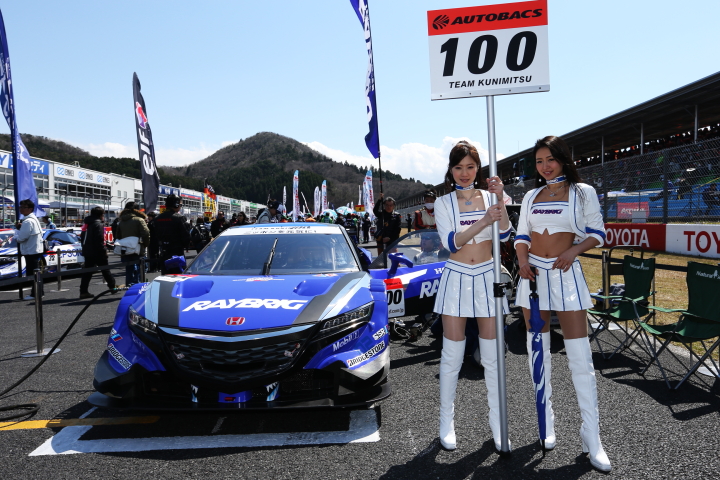 スターティンググリッド: 小暮卓史／武藤英紀組（GT500:RAYBRIG NSX CONCEPT-GT）