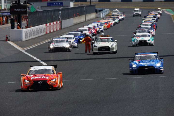 決勝レース: フォーメーションラップがスタートした