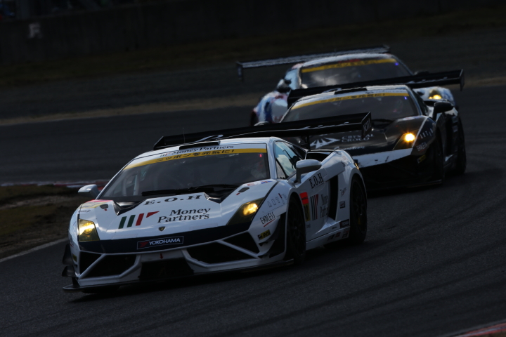 決勝レース: 織戸学／青木孝行組（GT300:マネパ ランボルギーニ GT3）