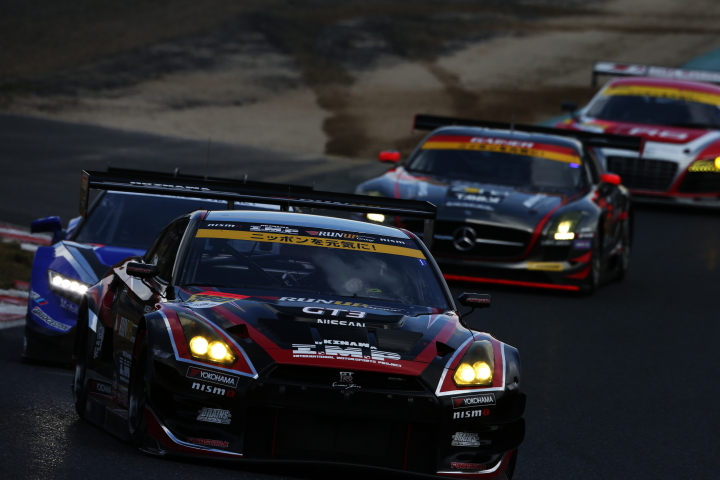 決勝レース: 田中篤／吉田広樹組（GT300:OKINAWA IMP・RUN UP GT-R）