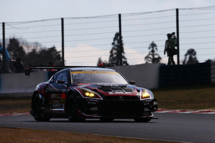 決勝レース: 田中篤／吉田広樹組（GT300:OKINAWA IMP・RUN UP GT-R）