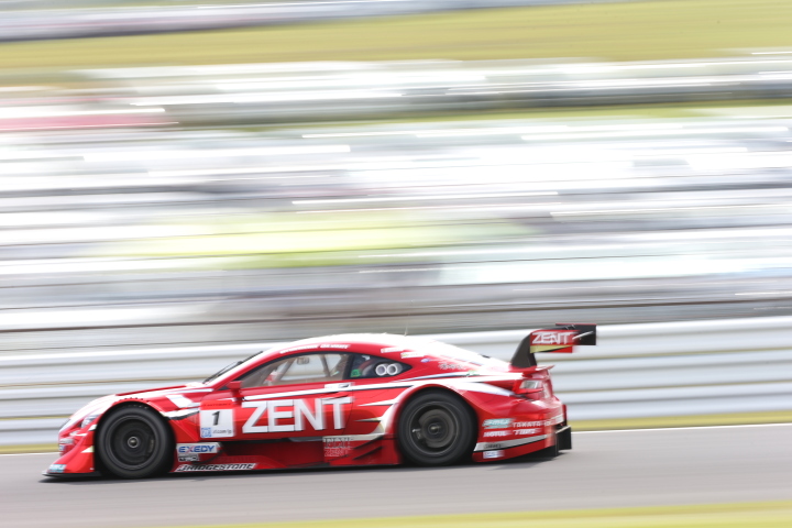 フリー走行: 立川祐路／平手晃平組（GT500:ZENT CERUMO RC F）