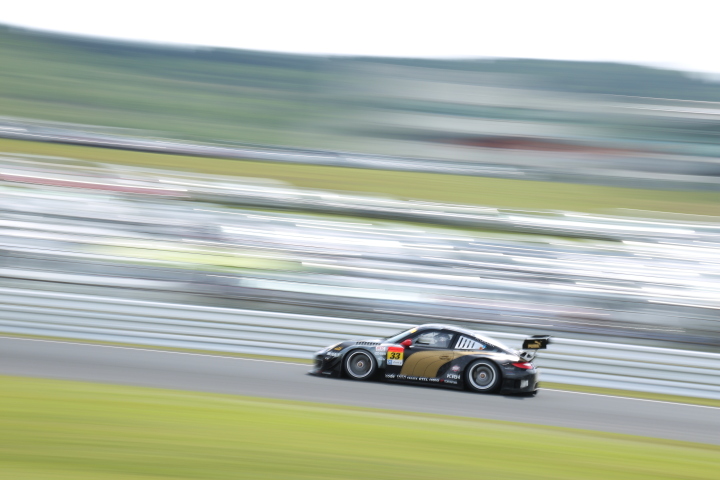 フリー走行: 都筑晶裕／峰尾恭輔組（GT300:PUMA KRH PORSCHE）