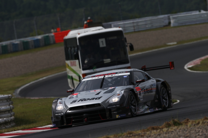 サーキットサファリ: 本山哲／柳田真孝組（GT500:S Road MOLA GT-R）