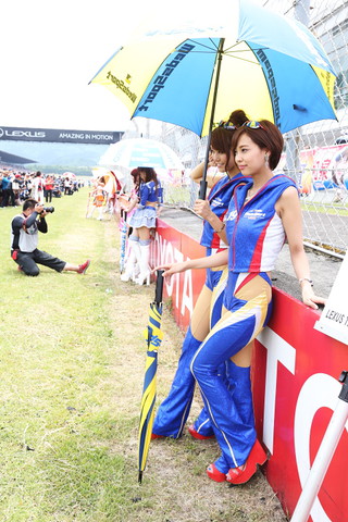 ピットウォーク: レースクイーン