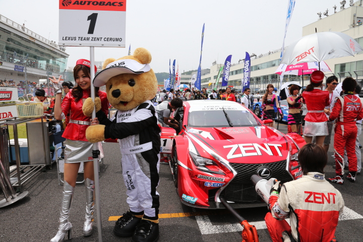 スタート進行: 立川祐路／平手晃平組（GT500:ZENT CERUMO RC F）