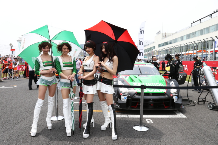 スタート進行: ミハエル・クルム／佐々木大樹組（GT500:D'station ADVAN GT-R）