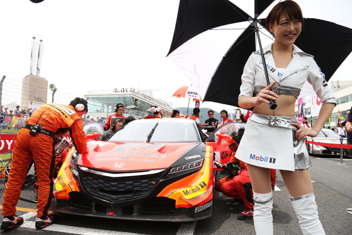 スタート進行: ヴィンタントニオ・リウッツィ／松浦孝亮組（GT500:ARTA NSX CONCEPT-GT）