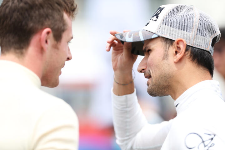 スタート進行: ヴィンタントニオ・リウッツィ（GT500:ARTA NSX CONCEPT-GT）