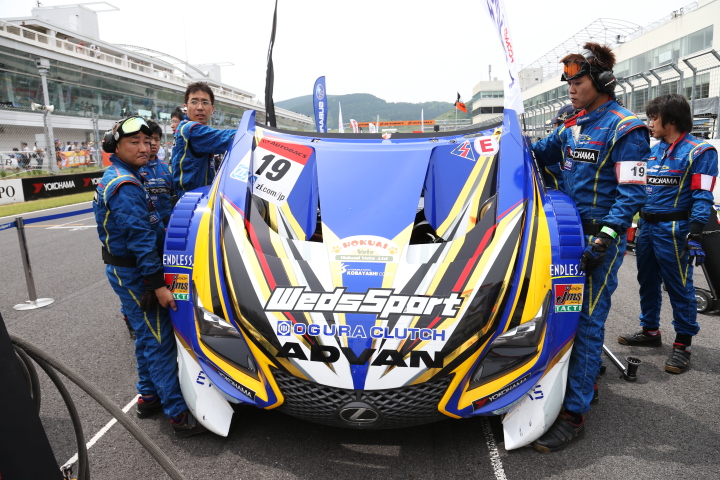 スタート進行: 脇阪寿一／関口雄飛組（GT500:WedsSport ADVAN RC F）