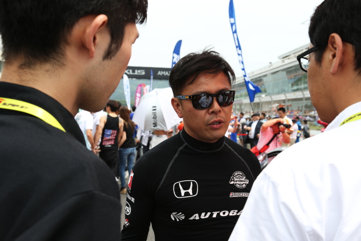 スタート進行: 松浦孝亮（GT500:ARTA NSX CONCEPT-GT）