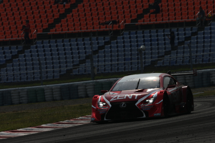 決勝レース: 立川祐路（GT500:ZENT CERUMO RC F）