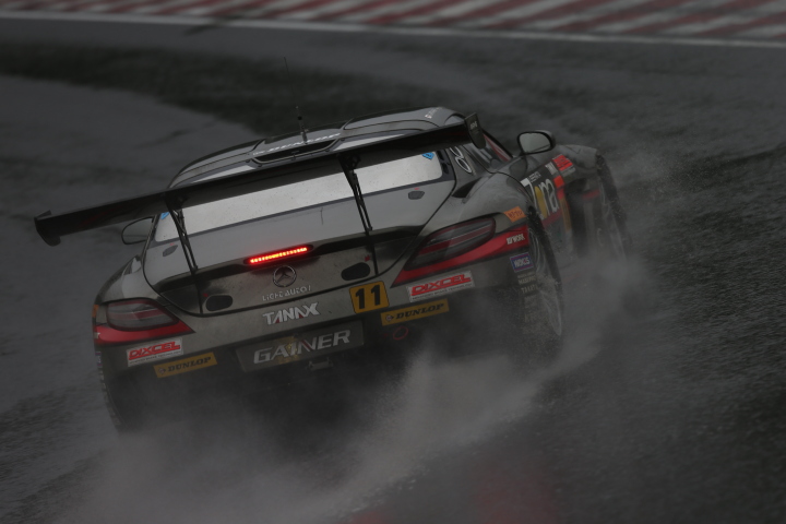 公式練習: 平中克幸／ビヨン・ビルドハイム組（GT300:GAINER DIXCEL SLS）