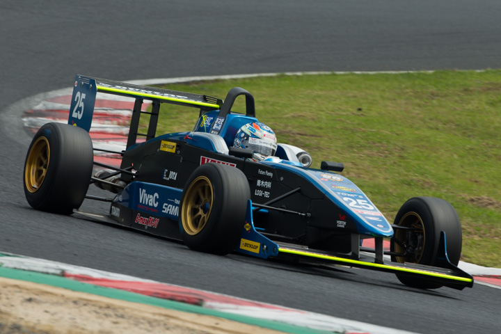 決勝レース: 松井孝允（C:サムライサポーターズF4 ）