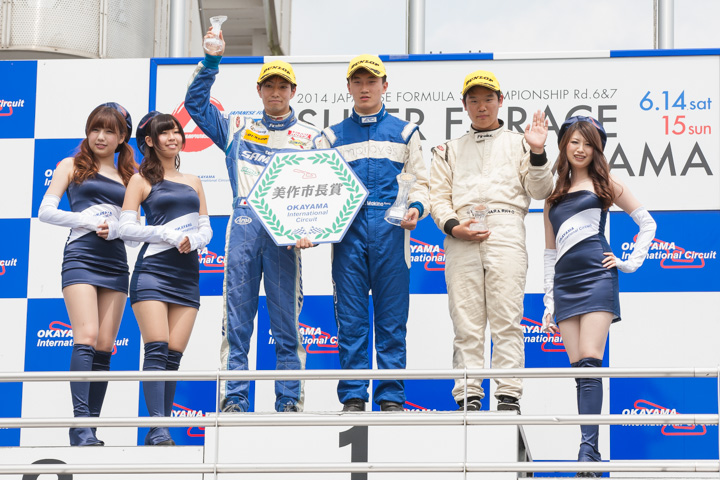 決勝レース: チャンピオンクラスの暫定表彰式