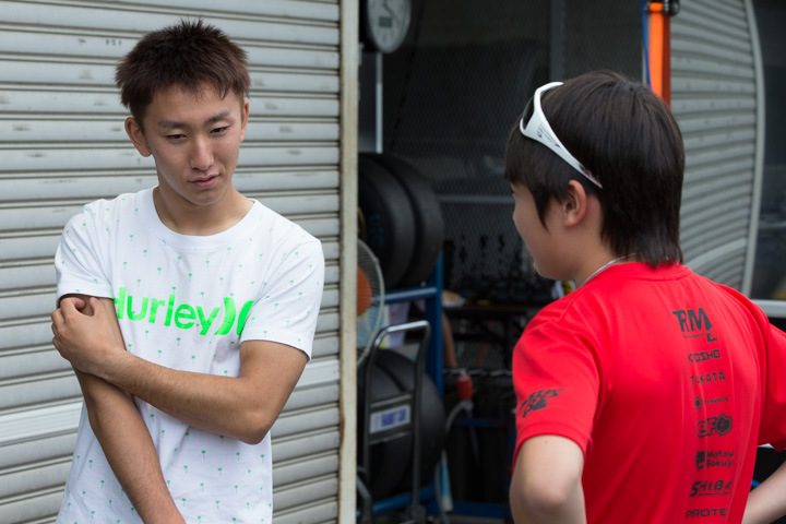 ピットウォーク: 朝日ターボ（左）（C:ヴァンガード・S Road☆MC090）