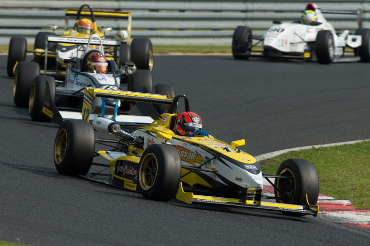 決勝レース: 久保宣夫（A:佐藤製作所☆オートセレクトMYST制動屋）を先頭としたレース序盤の3位争い