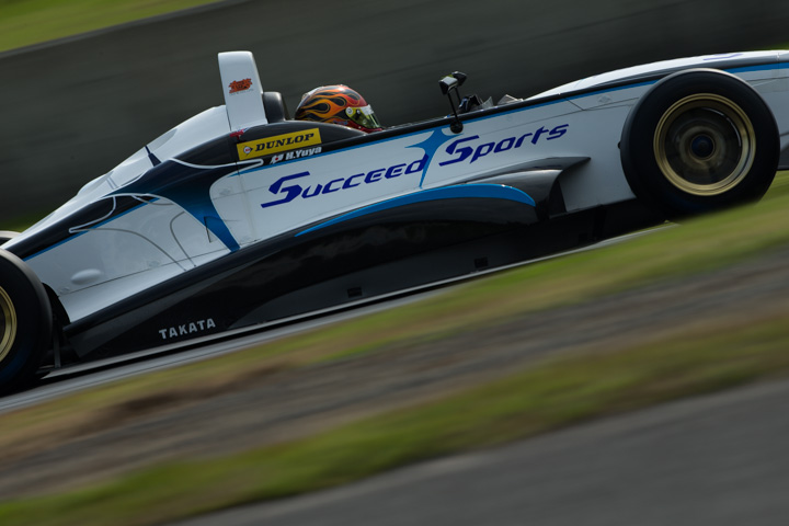 決勝レース: 平木湧也（C:SUCCEED SPORTS F108）