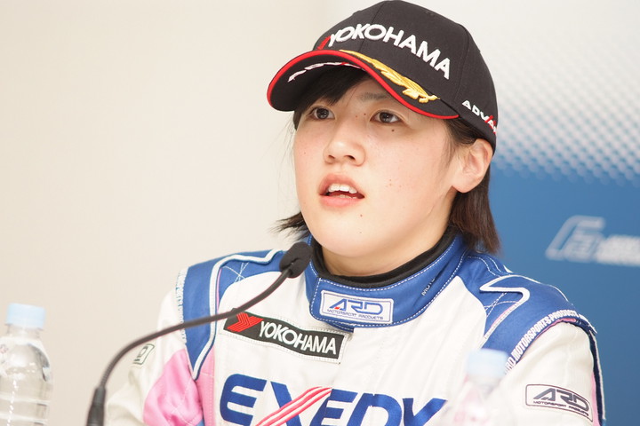 決勝記者会見: Nクラス3位の三浦愛（エクセディ）