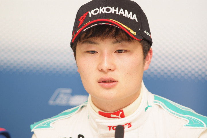 決勝記者会見: 総合優勝した山下健太（トムス）